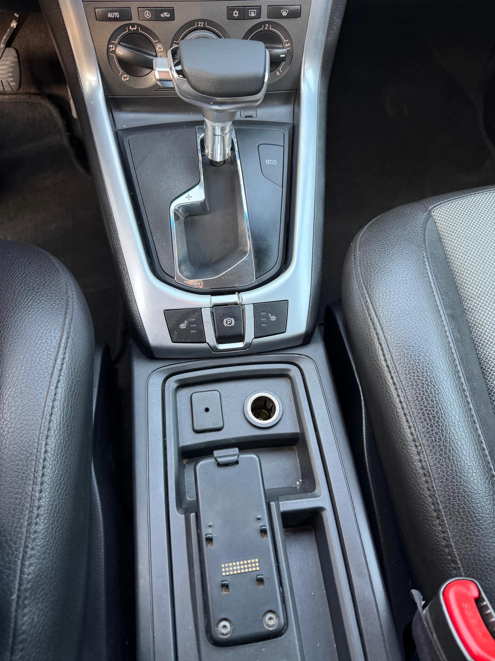 Opel Antara 2.2 CDTI COSMO Face Navi , снимка 12 - Автомобили и джипове - 55792362