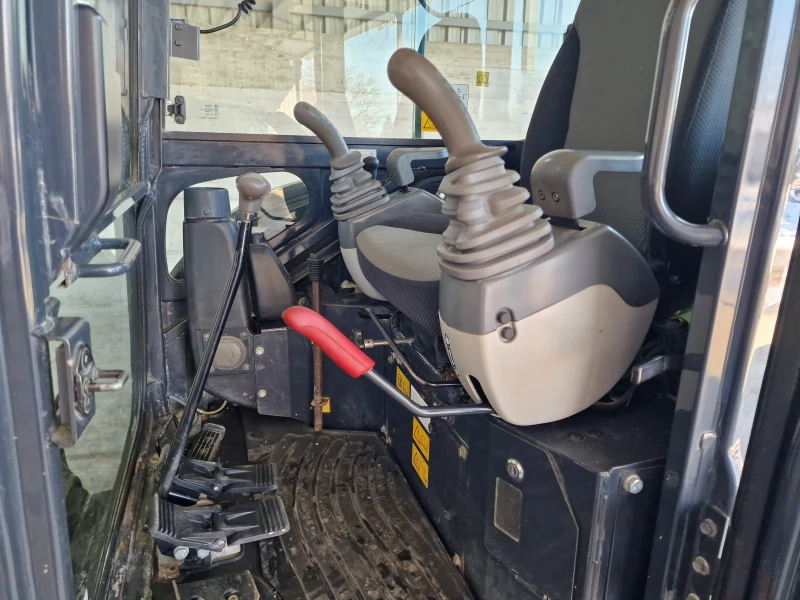 Багер Hitachi Zaxis 26U, снимка 4 - Индустриална техника - 53131662