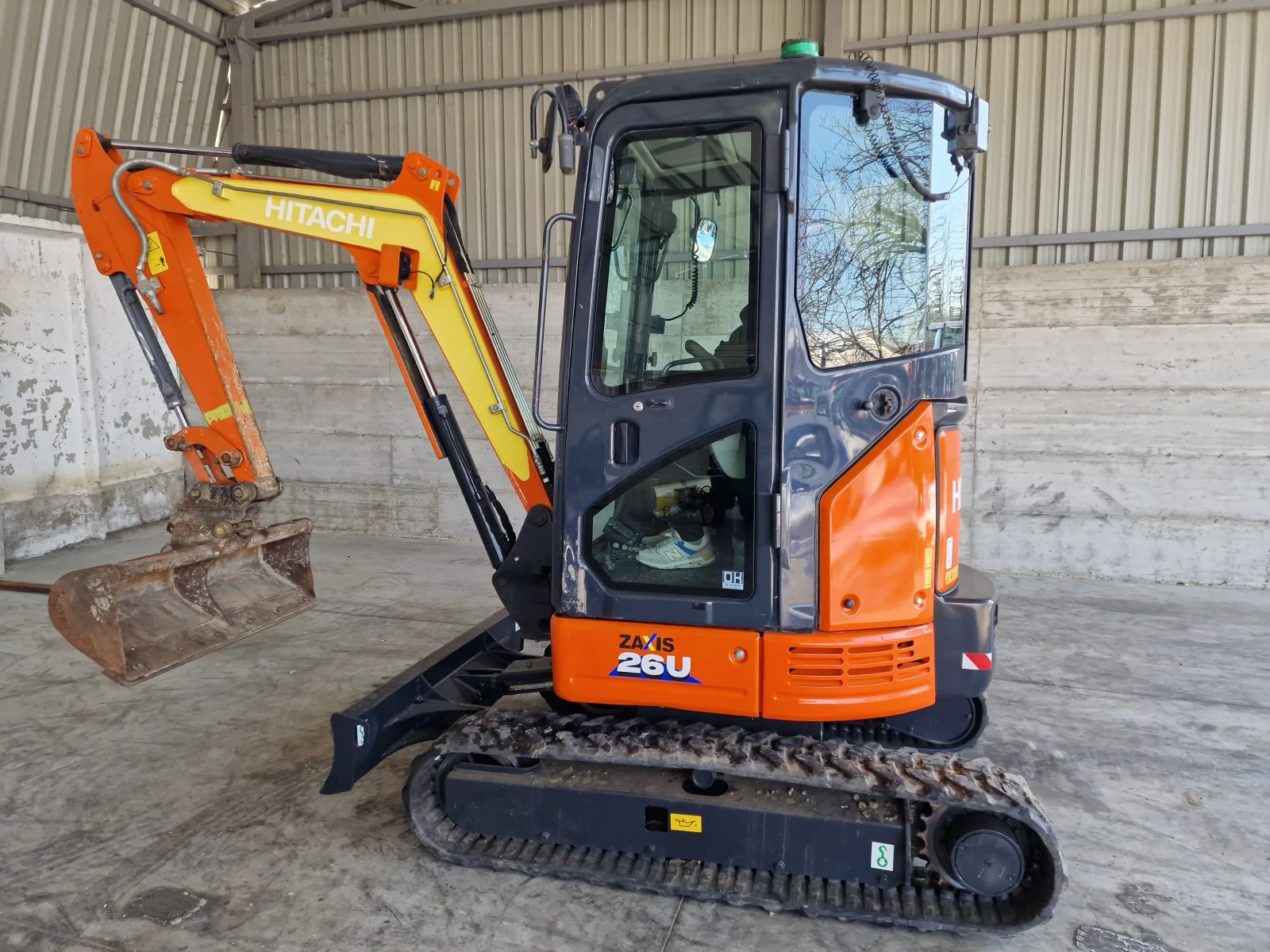 Багер Hitachi Zaxis 26U - изображение 3