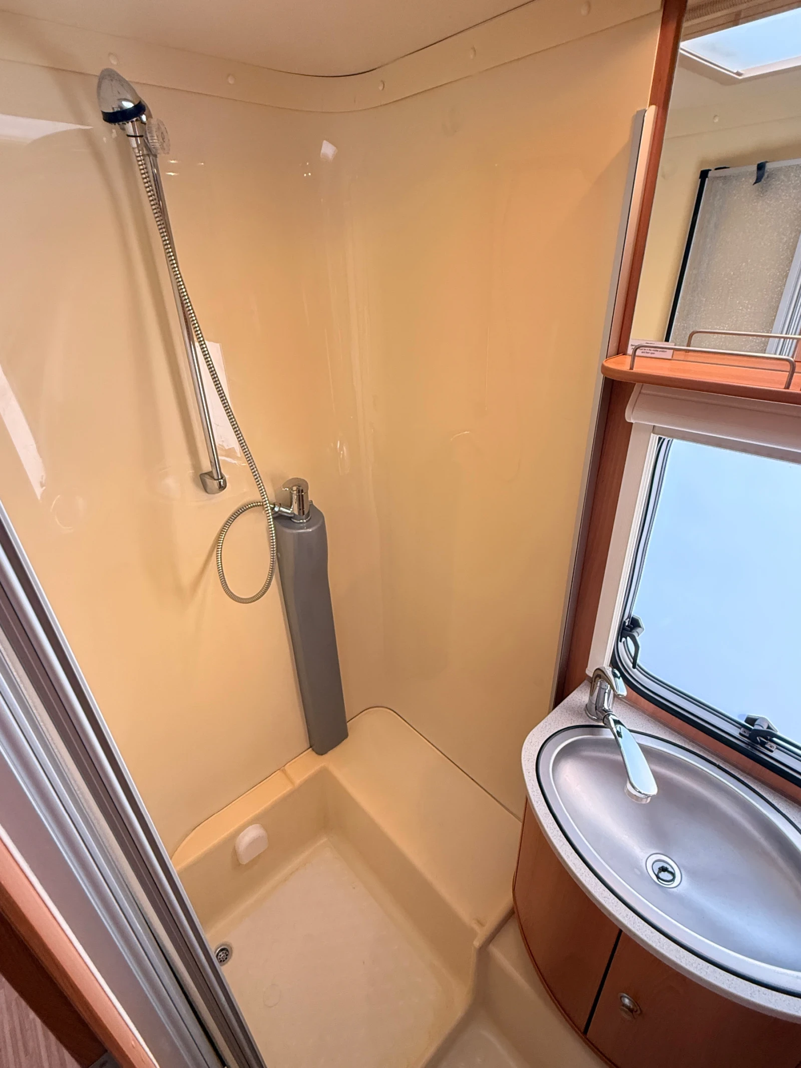 �������� Dethleffs Exclusiv Emotion 765 DB | Mobile.bg � ����������� 15