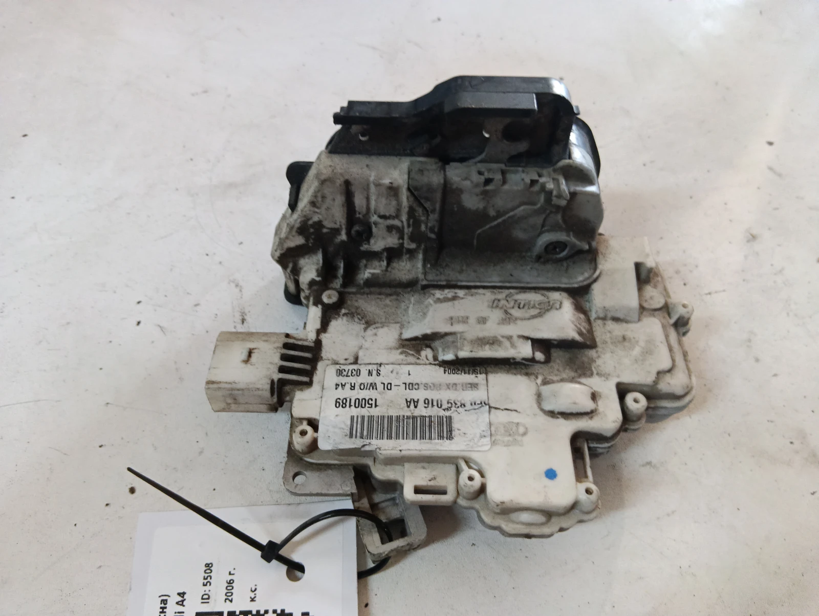 брава (задна дясна) 8E0839016AA Audi A4