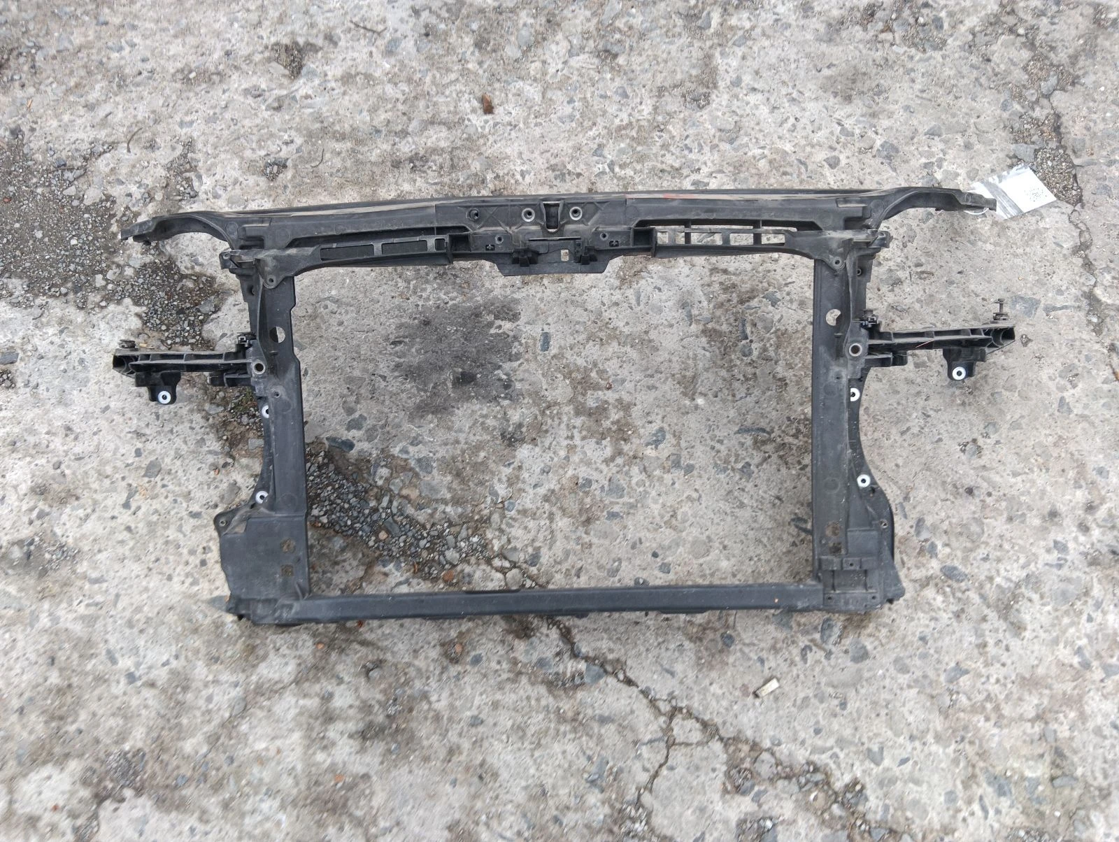 маска радиатори 8P0805594A пукнатина в горната част 1.9 TDI Audi A3