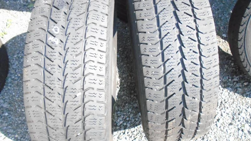 Гуми Зимни 205/65R16, снимка 2 - Гуми и джанти - 22370821