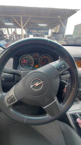 Opel Astra, снимка 1 - Автомобили и джипове - 45734279