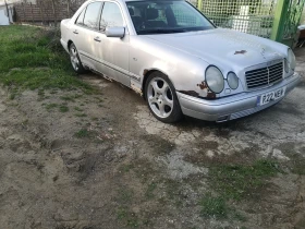 Mercedes-Benz E 300, снимка 3