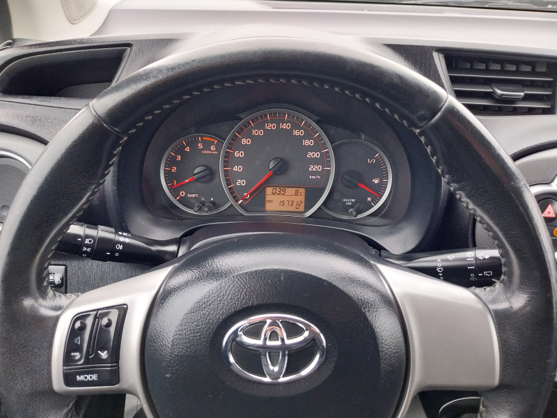 Toyota Yaris 1.4 D4D, снимка 13 - Автомобили и джипове - 43113879
