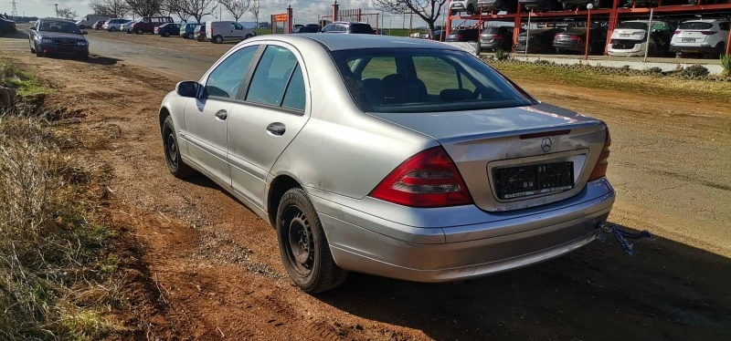 Mercedes-Benz 220 2.2, снимка 3 - Автомобили и джипове - 44304344