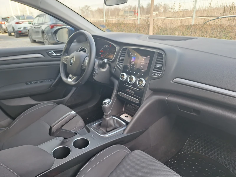 Renault Megane 1.3 TCe/ 140к.с., снимка 9 - Автомобили и джипове - 49256260