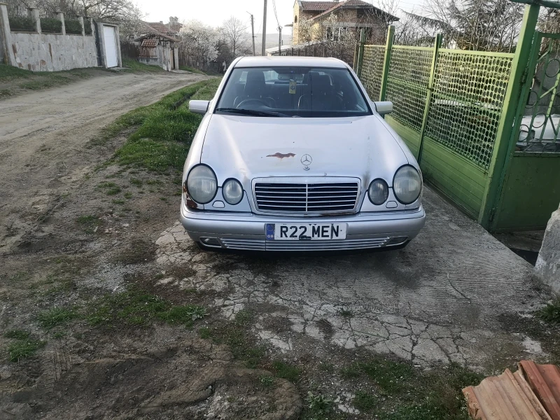 Mercedes-Benz E 300, снимка 1 - Автомобили и джипове - 49533181