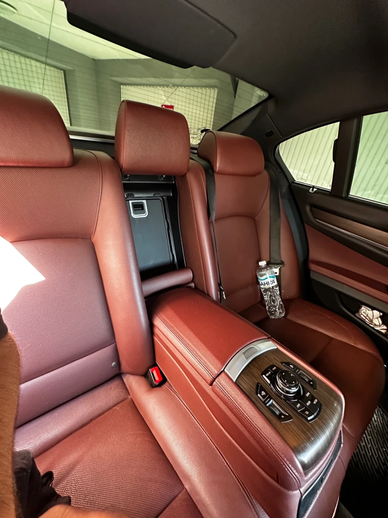 BMW 740, снимка 12 - Автомобили и джипове - 52456201