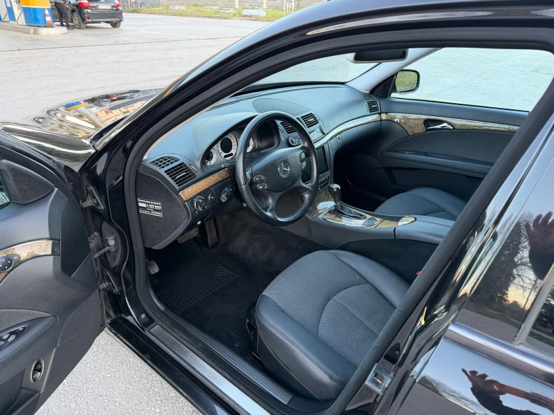 Mercedes-Benz E 200 Kompressor Avantgarde, снимка 13 - Автомобили и джипове - 52976820