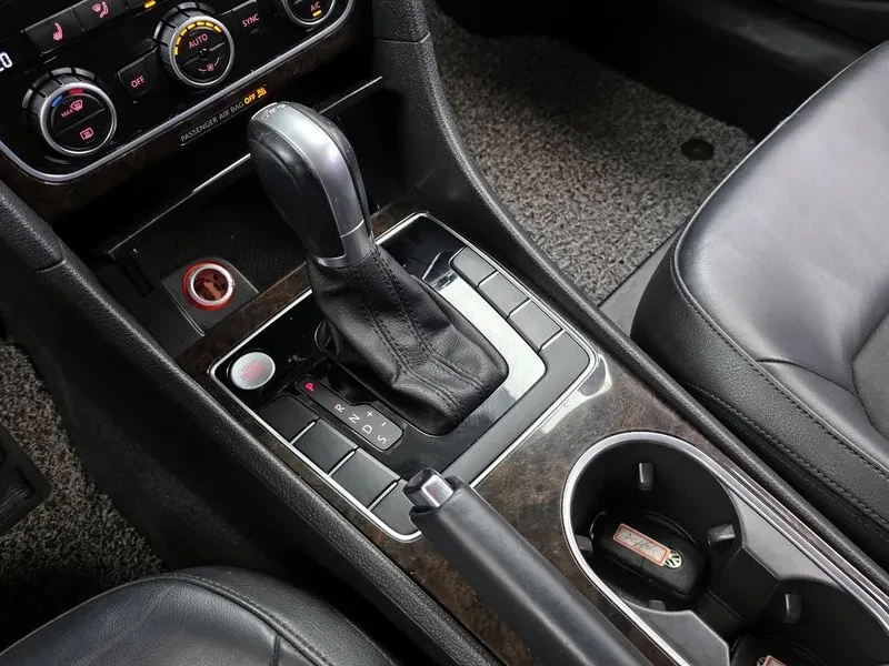 VW Passat  2.0 Tdi B7, снимка 9 - Автомобили и джипове - 55038328