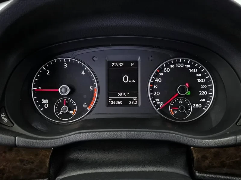 VW Passat  2.0 Tdi B7, снимка 8 - Автомобили и джипове - 55038328