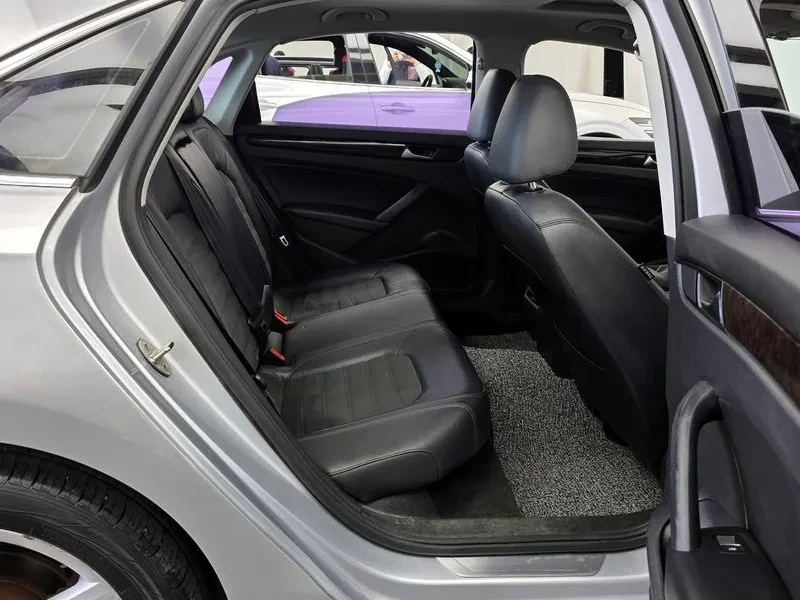 VW Passat  2.0 Tdi B7, снимка 12 - Автомобили и джипове - 55038328