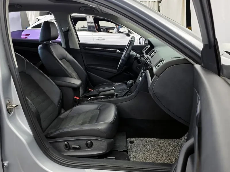 VW Passat  2.0 Tdi B7, снимка 11 - Автомобили и джипове - 55038328