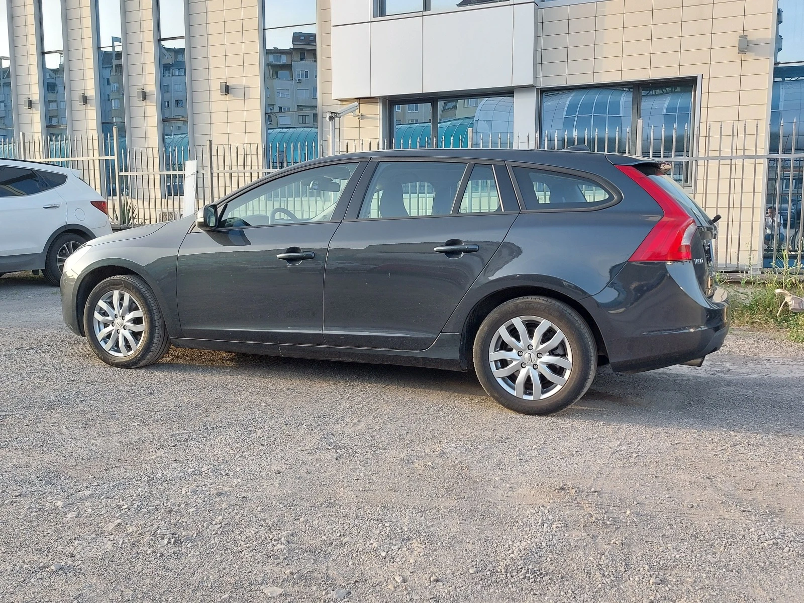 Volvo V60 2.0 D4 20v 163 коня 100% СЕРВИЗНО ОБСЛУЖЕН KINETIC - изображение 7