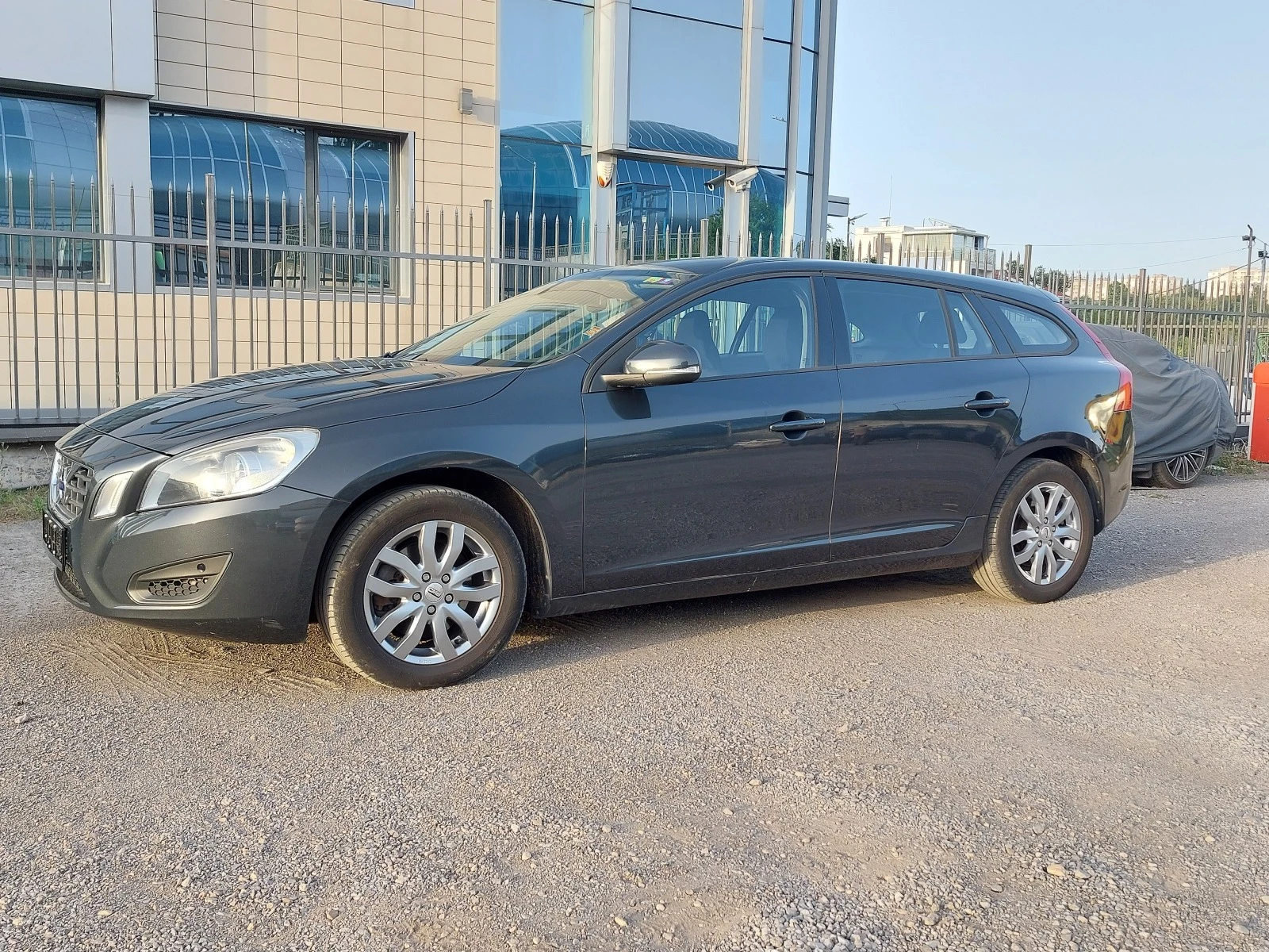 Volvo V60 2.0 D4 20v 163 коня 100% СЕРВИЗНО ОБСЛУЖЕН KINETIC - изображение 3