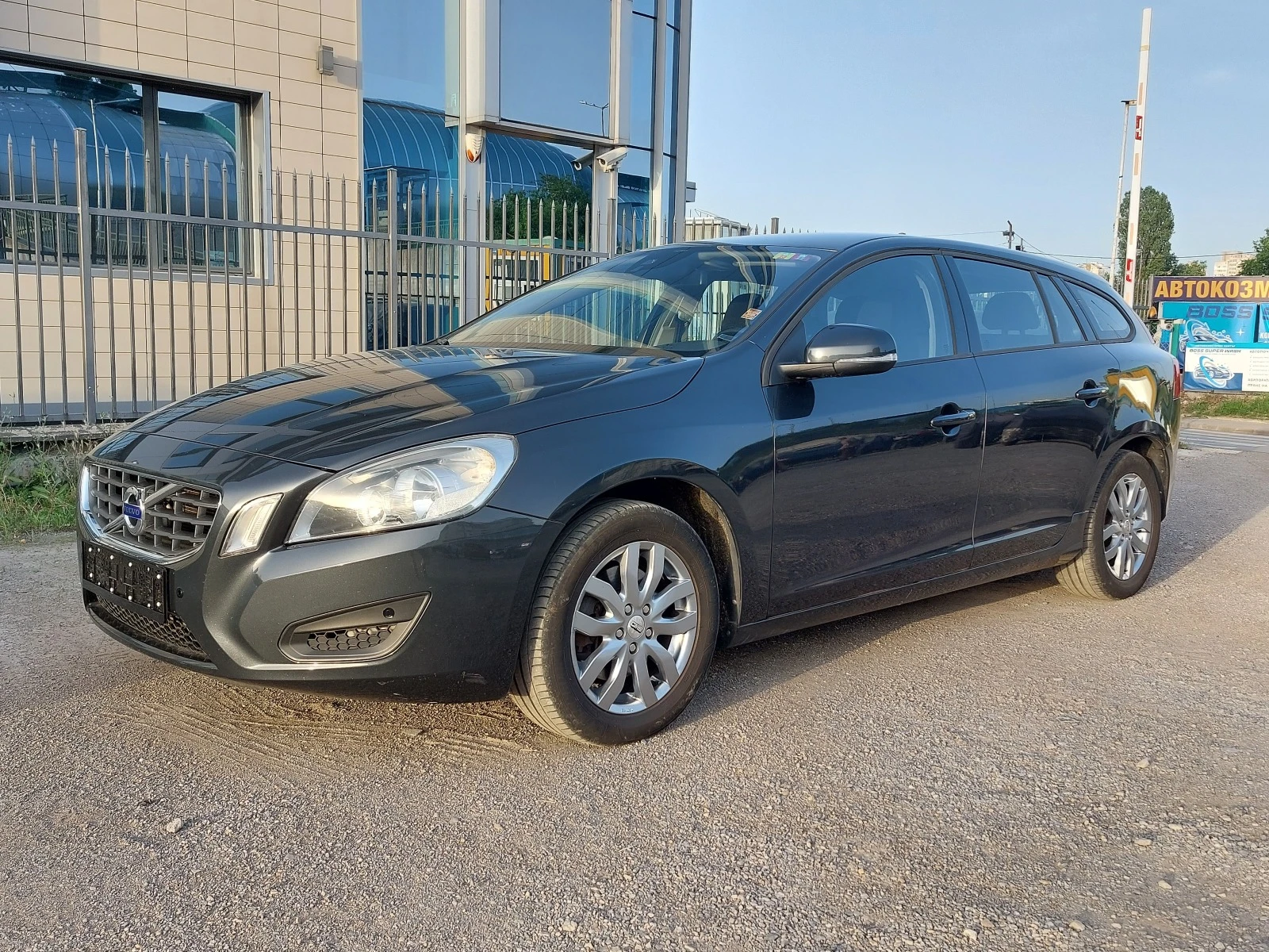 Volvo V60 2.0 D4 20v 163 коня 100% СЕРВИЗНО ОБСЛУЖЕН KINETIC - изображение 2