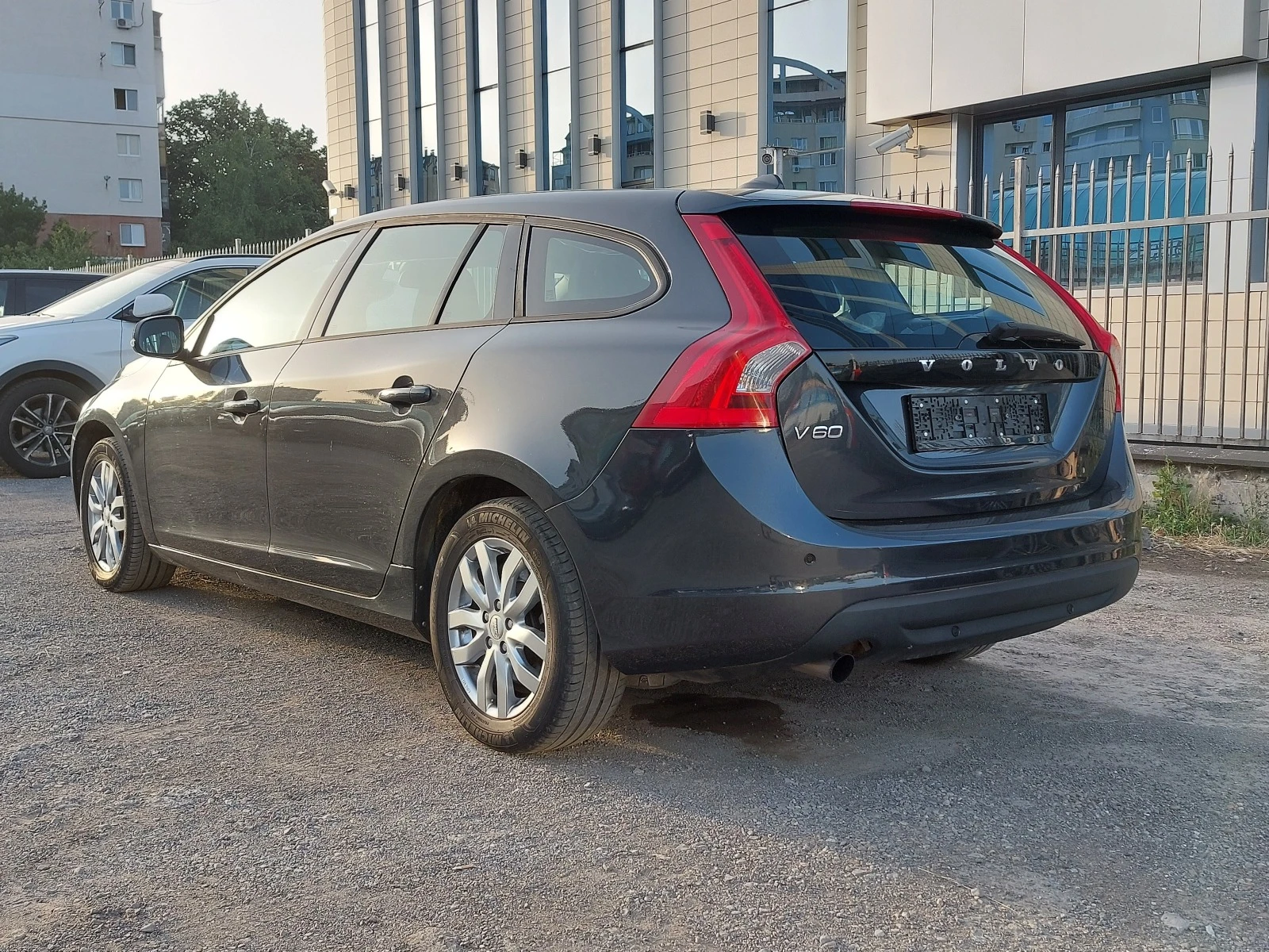 Volvo V60 2.0 D4 20v 163 коня 100% СЕРВИЗНО ОБСЛУЖЕН KINETIC - изображение 8