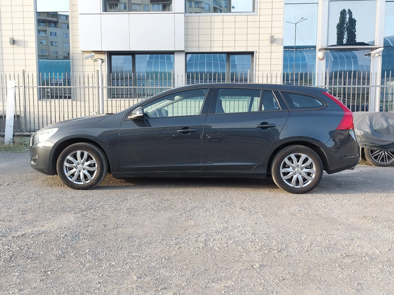 Volvo V60 2.0 D4 20v 163 коня 100% СЕРВИЗНО ОБСЛУЖЕН KINETIC - изображение 5