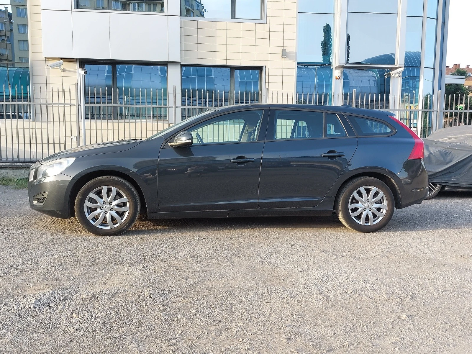 Volvo V60 2.0 D4 20v 163 коня 100% СЕРВИЗНО ОБСЛУЖЕН KINETIC - изображение 4