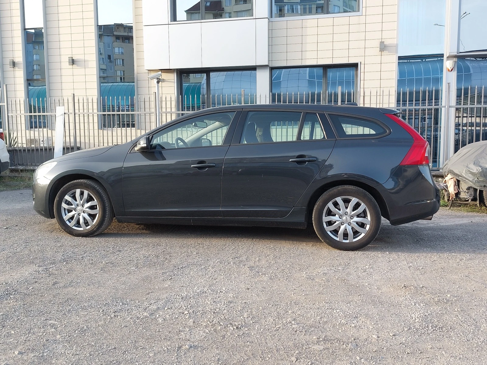 Volvo V60 2.0 D4 20v 163 коня 100% СЕРВИЗНО ОБСЛУЖЕН KINETIC - изображение 6