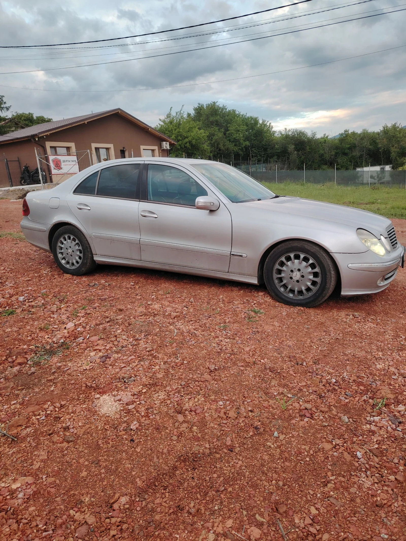 Mercedes-Benz E 270 2.7CDI - изображение 4