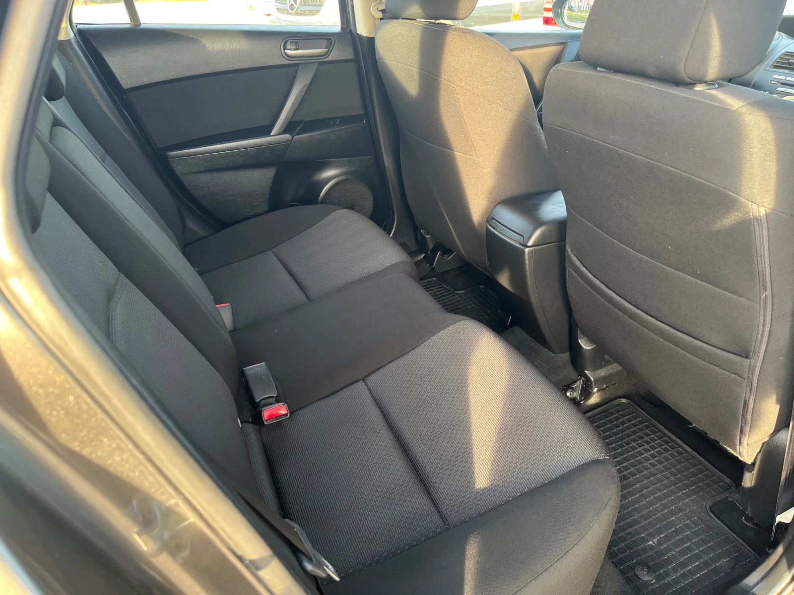 Mazda 3 1.6i-96705km | Mobile.bg � ����������� 12