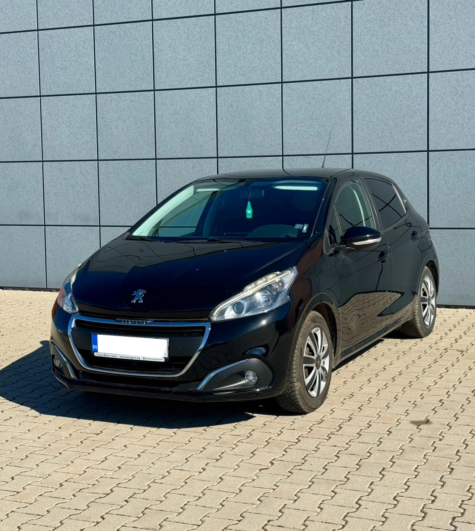 Peugeot 208 1.2 СЕРВИЗНА ИСТОРИЯ, снимка 2 - Автомобили и джипове - 53771774