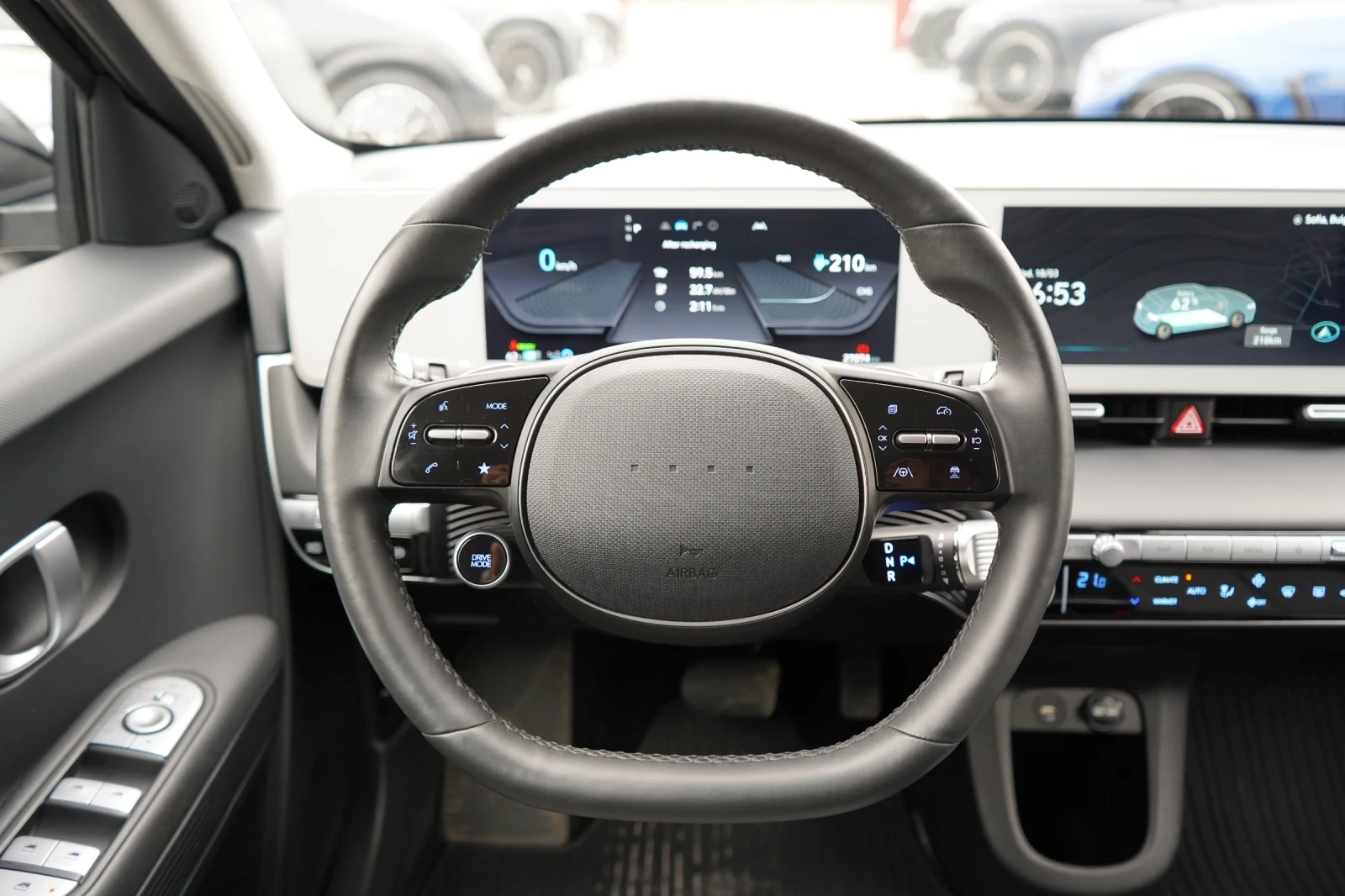 Hyundai Ioniq 5 77kWh* CAM* 4x4* DISTR* KEYLESS* , снимка 10 - Автомобили и джипове - 53890332