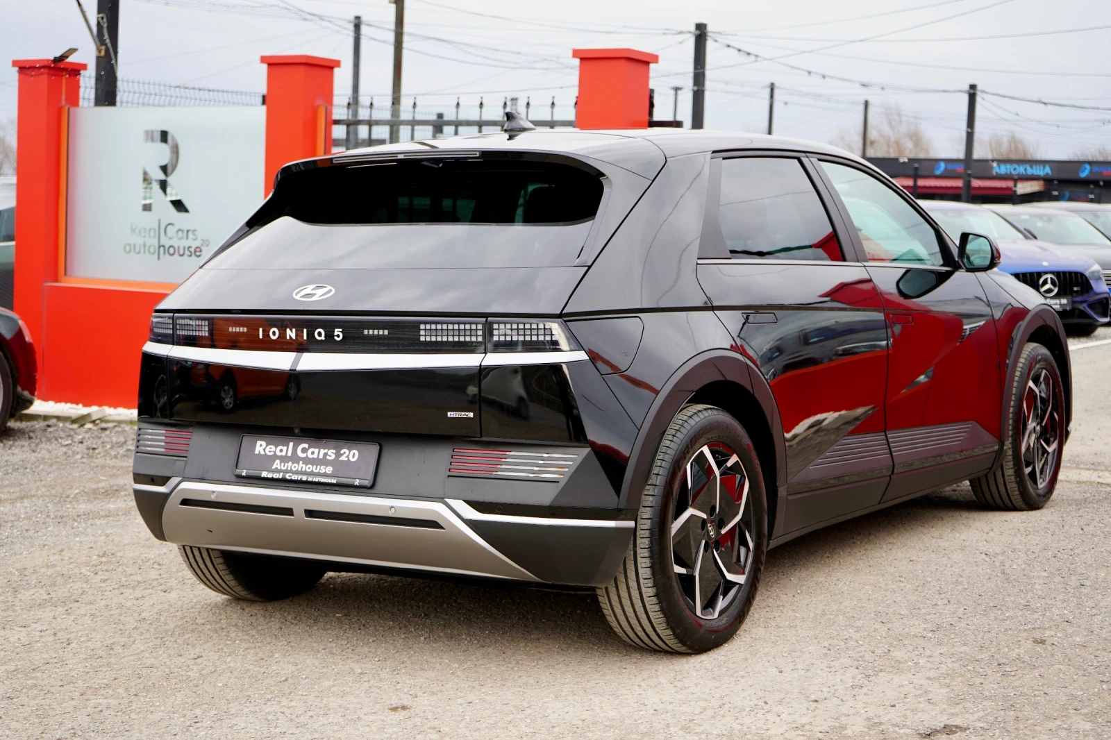 Hyundai Ioniq 5 77kWh* CAM* 4x4* DISTR* KEYLESS* , снимка 4 - Автомобили и джипове - 53890332