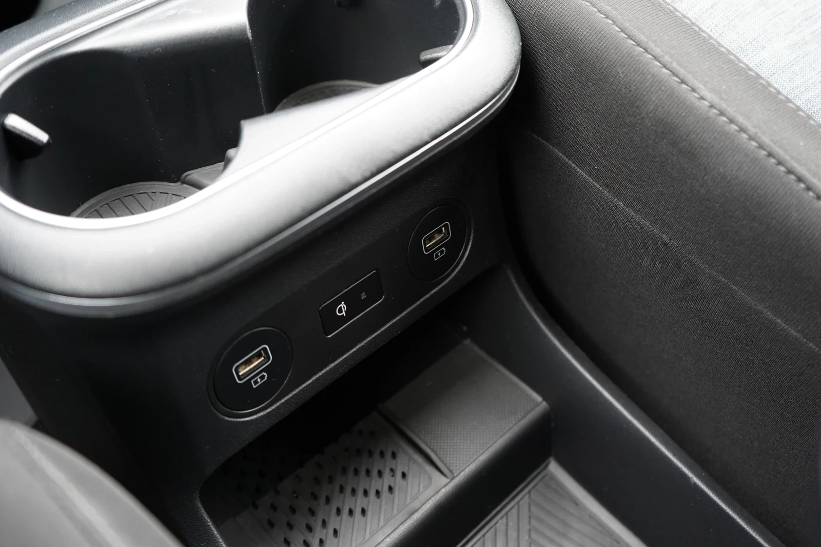 Hyundai Ioniq 5 77kWh* CAM* 4x4* DISTR* KEYLESS* , снимка 14 - Автомобили и джипове - 53890332