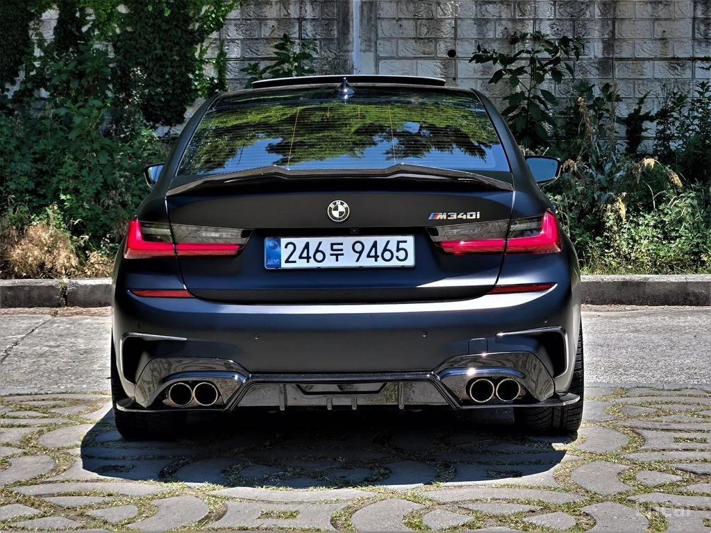 BMW 340 i* SATIN BLACK* DISTRONIC* CARBON* HEAD-UP* 360 , снимка 3 - Автомобили и джипове - 54918924