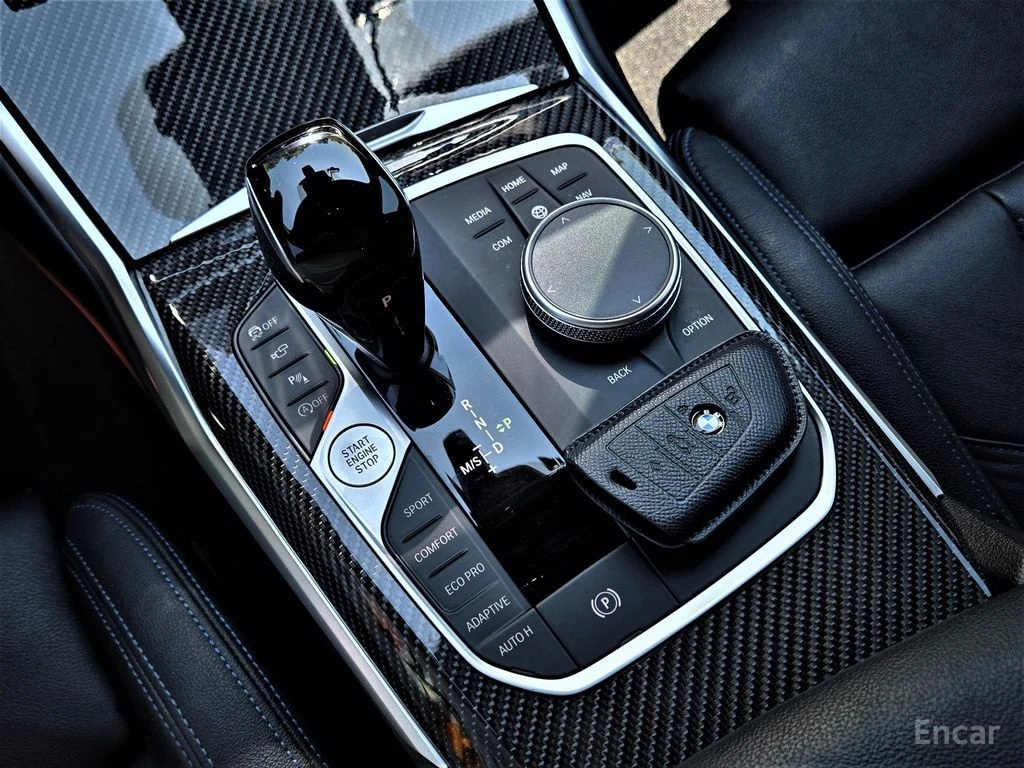 BMW 340 i* SATIN BLACK* DISTRONIC* CARBON* HEAD-UP* 360 , снимка 12 - Автомобили и джипове - 54918924