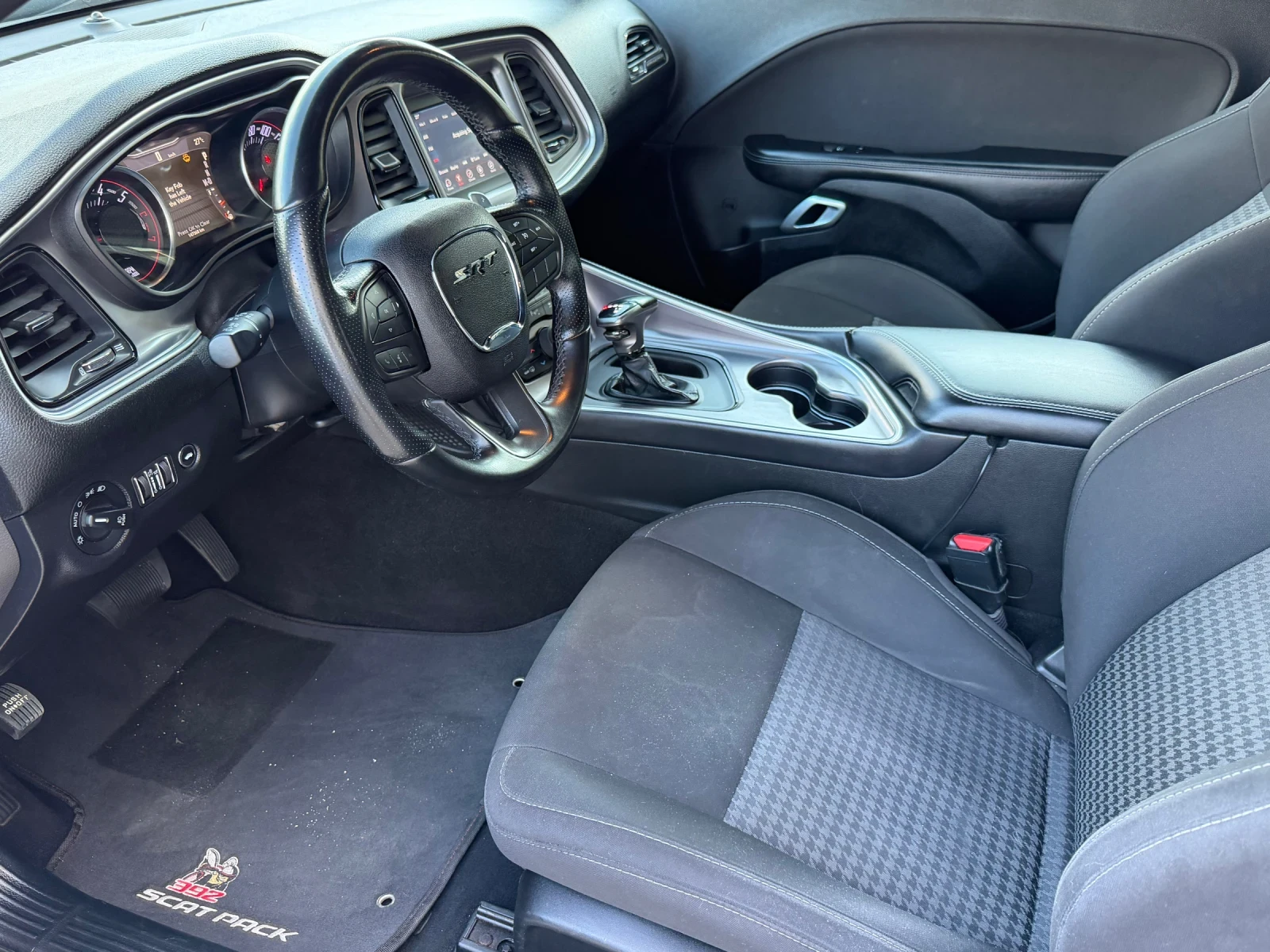 Dodge Challenger, снимка 11 - Автомобили и джипове - 55419861