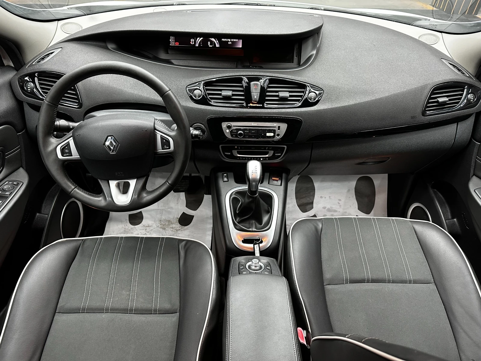 Renault Scenic 1.5d 110 к.с./Автомат, снимка 14 - Автомобили и джипове - 55476005