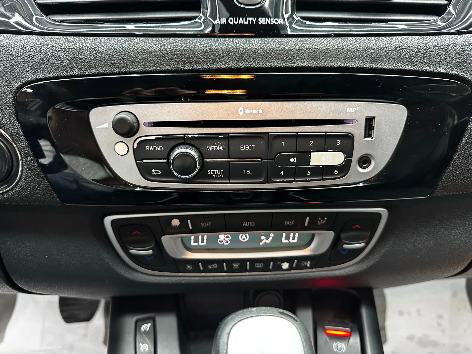 Renault Scenic 1.5d 110 к.с./Автомат, снимка 10 - Автомобили и джипове - 55476005