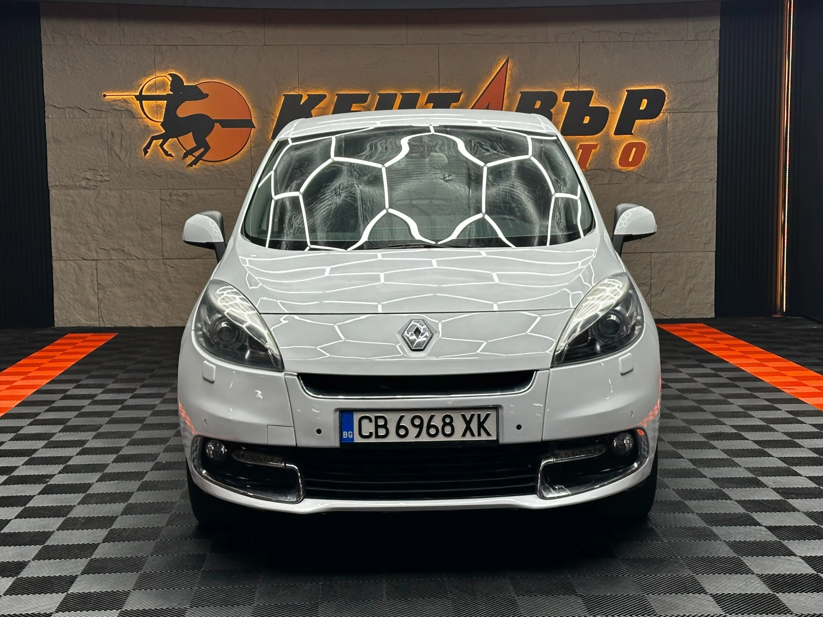 Renault Scenic 1.5d 110 к.с./Автомат, снимка 2 - Автомобили и джипове - 55476005