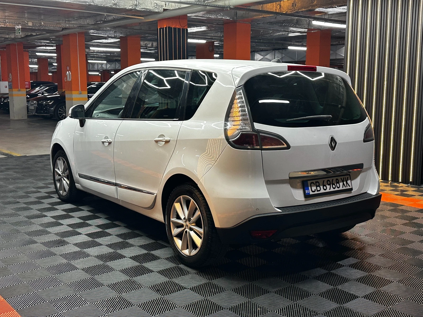 Renault Scenic 1.5d 110 к.с./Автомат, снимка 5 - Автомобили и джипове - 55476005