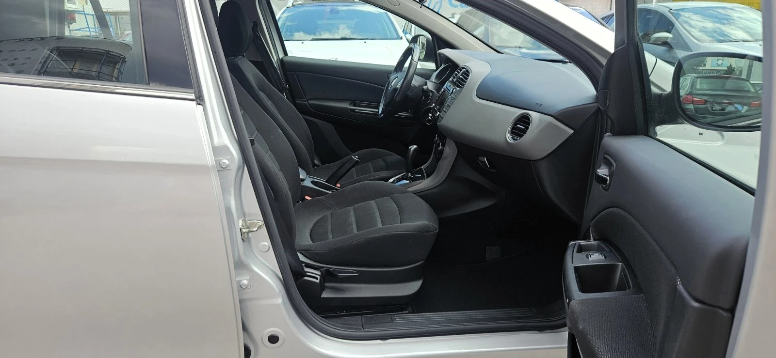 Fiat Bravo 1.6 Mjet AUTOMATIC EURO 5, снимка 4 - Автомобили и джипове - 55975474