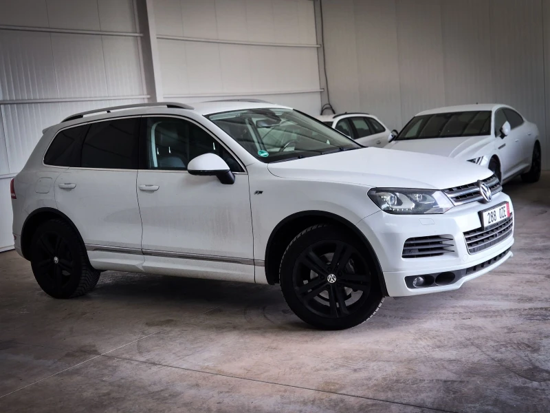 VW Touareg 3.0 TDI R Line, снимка 2 - Автомобили и джипове - 49564790