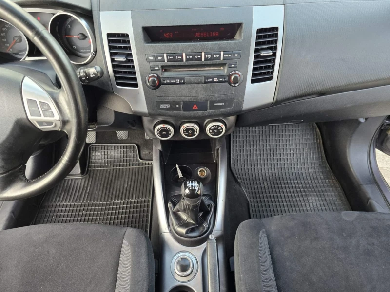 Mitsubishi Outlander 2.0DID 4X4 , снимка 12 - Автомобили и джипове - 52933979