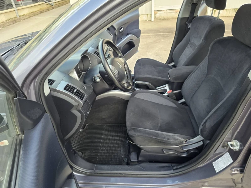 Mitsubishi Outlander 2.0DID 4X4 , снимка 8 - Автомобили и джипове - 52933979