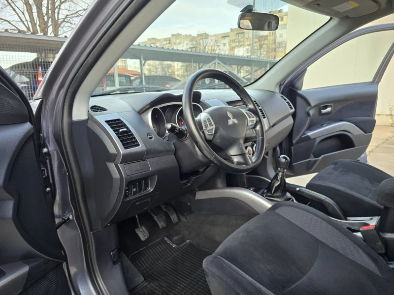 Mitsubishi Outlander 2.0DID 4X4 , снимка 7 - Автомобили и джипове - 52933979