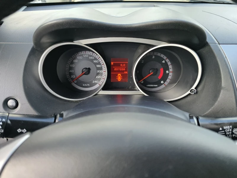 Mitsubishi Outlander 2.0DID 4X4 , снимка 13 - Автомобили и джипове - 52933979