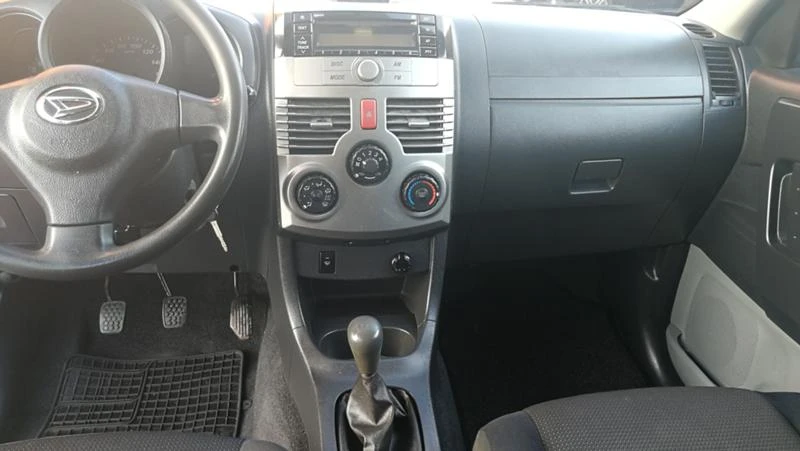 Daihatsu Terios 1.5i, снимка 12 - Автомобили и джипове - 21315409