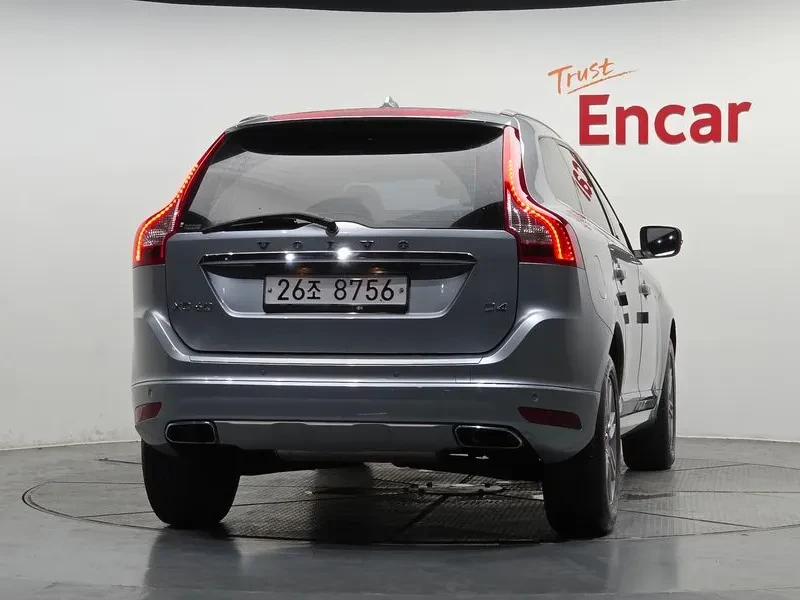 Volvo XC60 D4, снимка 4 - Автомобили и джипове - 56356423