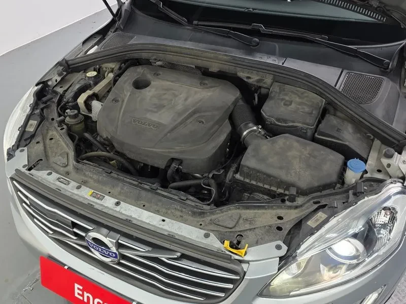 Volvo XC60 D4, снимка 6 - Автомобили и джипове - 56356423