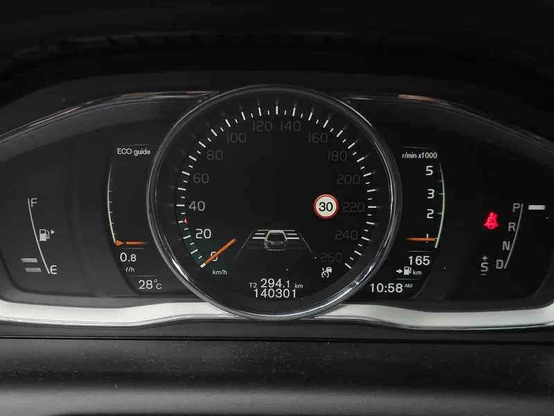 Volvo XC60 D4, снимка 8 - Автомобили и джипове - 56356423