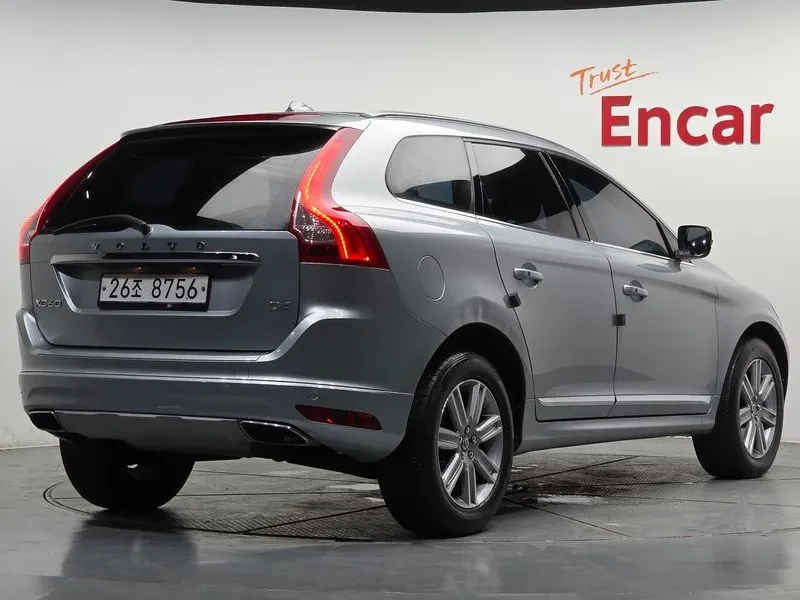 Volvo XC60 D4, снимка 2 - Автомобили и джипове - 56356423